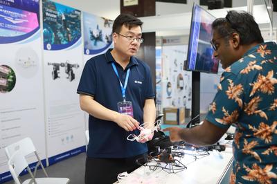 2000多款廣東“智造”產(chǎn)品亮相僑交會(huì)吉隆坡智能科技展，展現(xiàn)電子產(chǎn)品技術(shù)研發(fā)新成果
